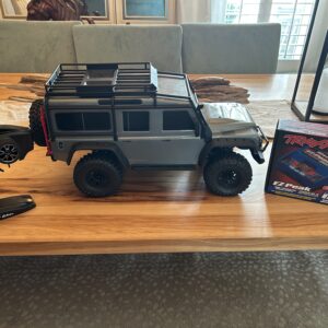 Traxxas TRX-4 1/10 Scale Trail Rock Crawler with Land Rover Defender Body