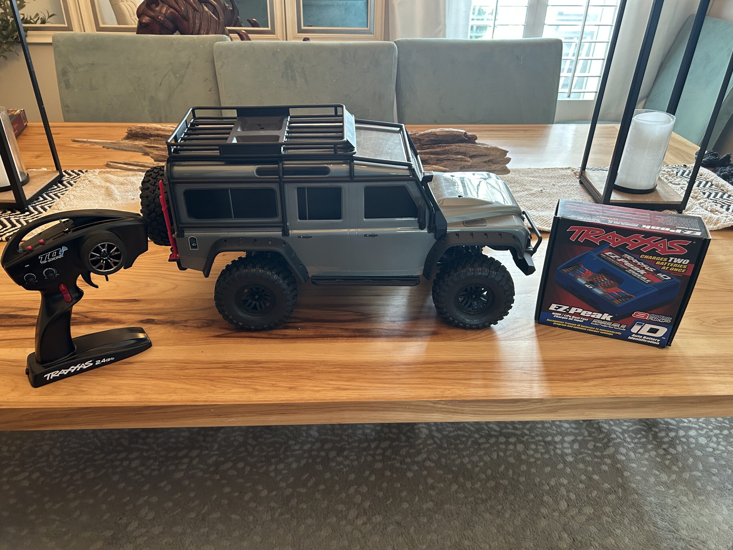 Traxxas TRX-4 1/10 Scale Trail Rock Crawler with Land Rover Defender Body