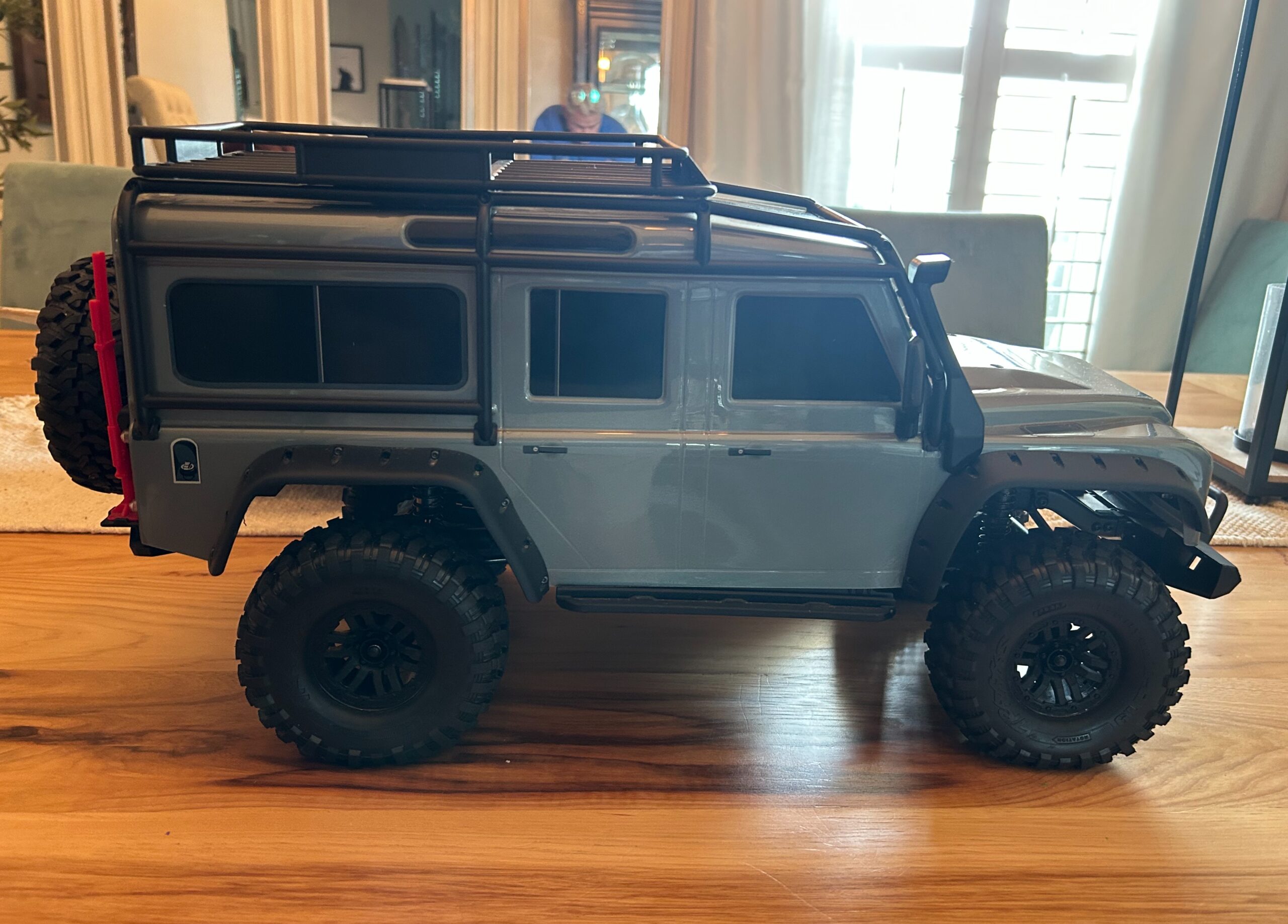 Traxxas TRX-4 1/10 Scale Trail Rock Crawler with Land Rover Defender Body - Image 2