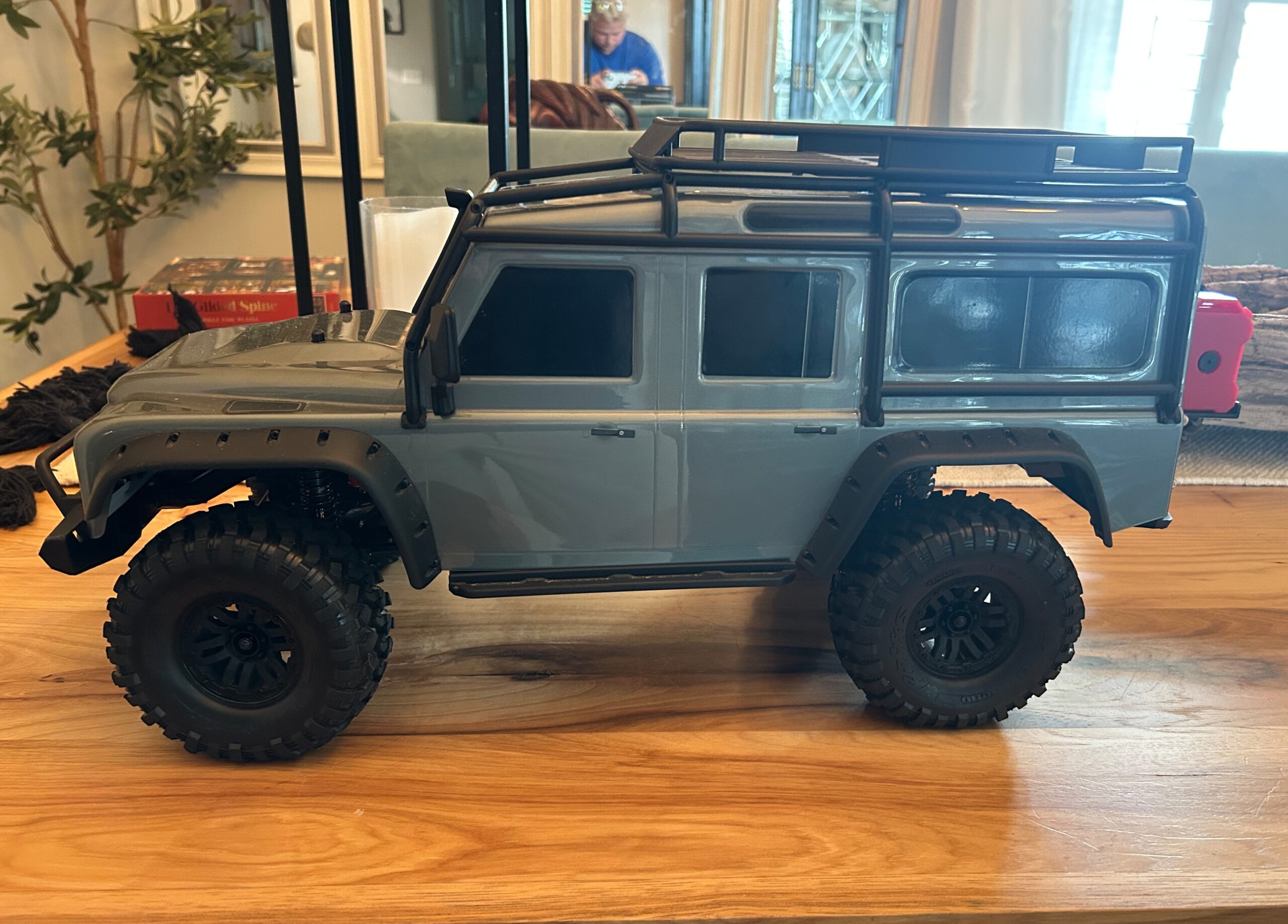Traxxas TRX-4 1/10 Scale Trail Rock Crawler with Land Rover Defender Body - Image 4