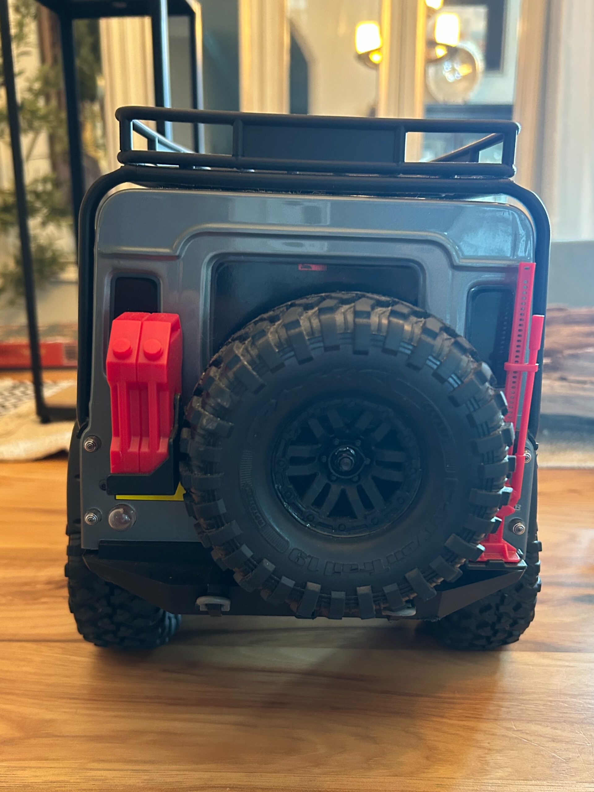 Traxxas TRX-4 1/10 Scale Trail Rock Crawler with Land Rover Defender Body - Image 5
