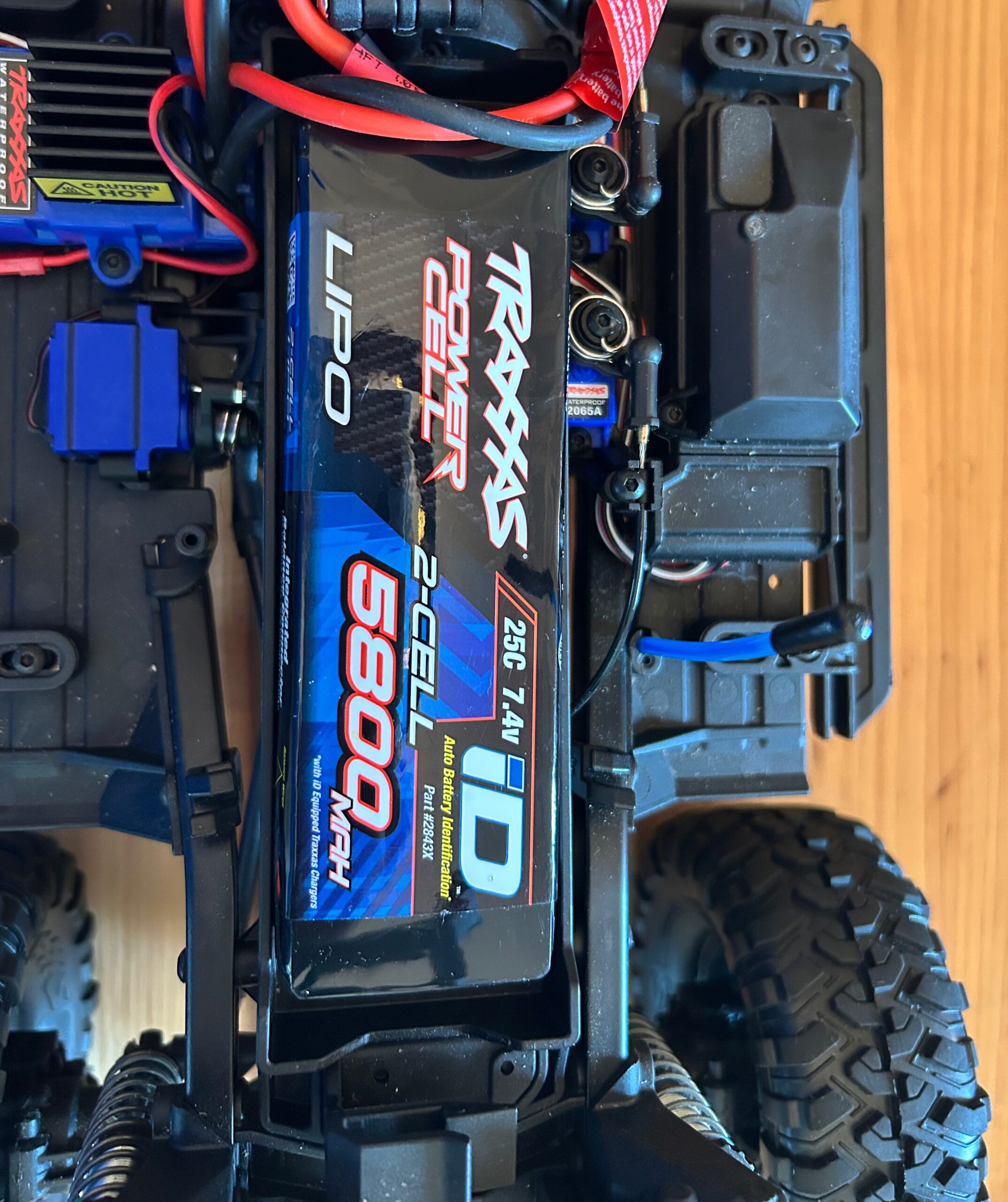 Traxxas TRX-4 1/10 Scale Trail Rock Crawler with Land Rover Defender Body - Image 9